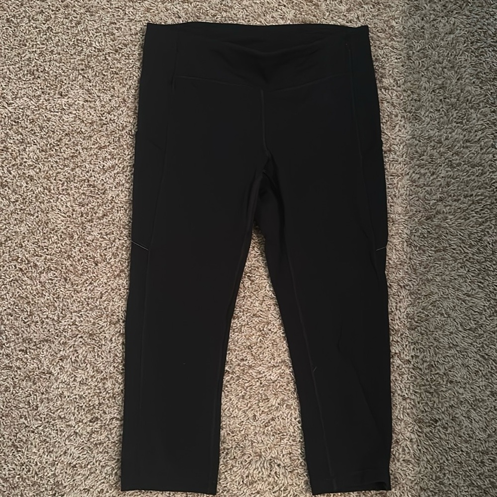 LULULEMON Black Cropped Leggings